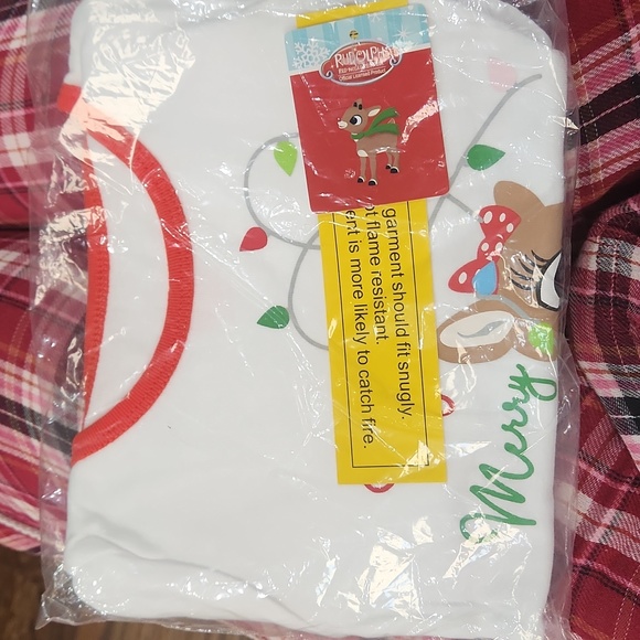 NWT Rudolph Rednose Reindeer Official Licensed Product Very Merry Clarince PJs - Picture 3 of 6